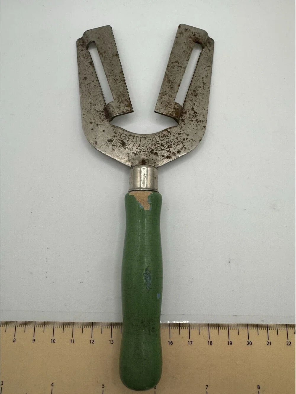 Vintage Grip-All Screw Cap Opener Wooden Handle Opens All Sizes